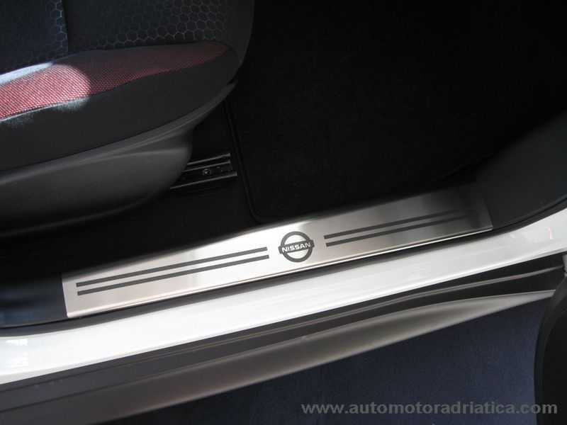 Battitacco interno Nissan Juke